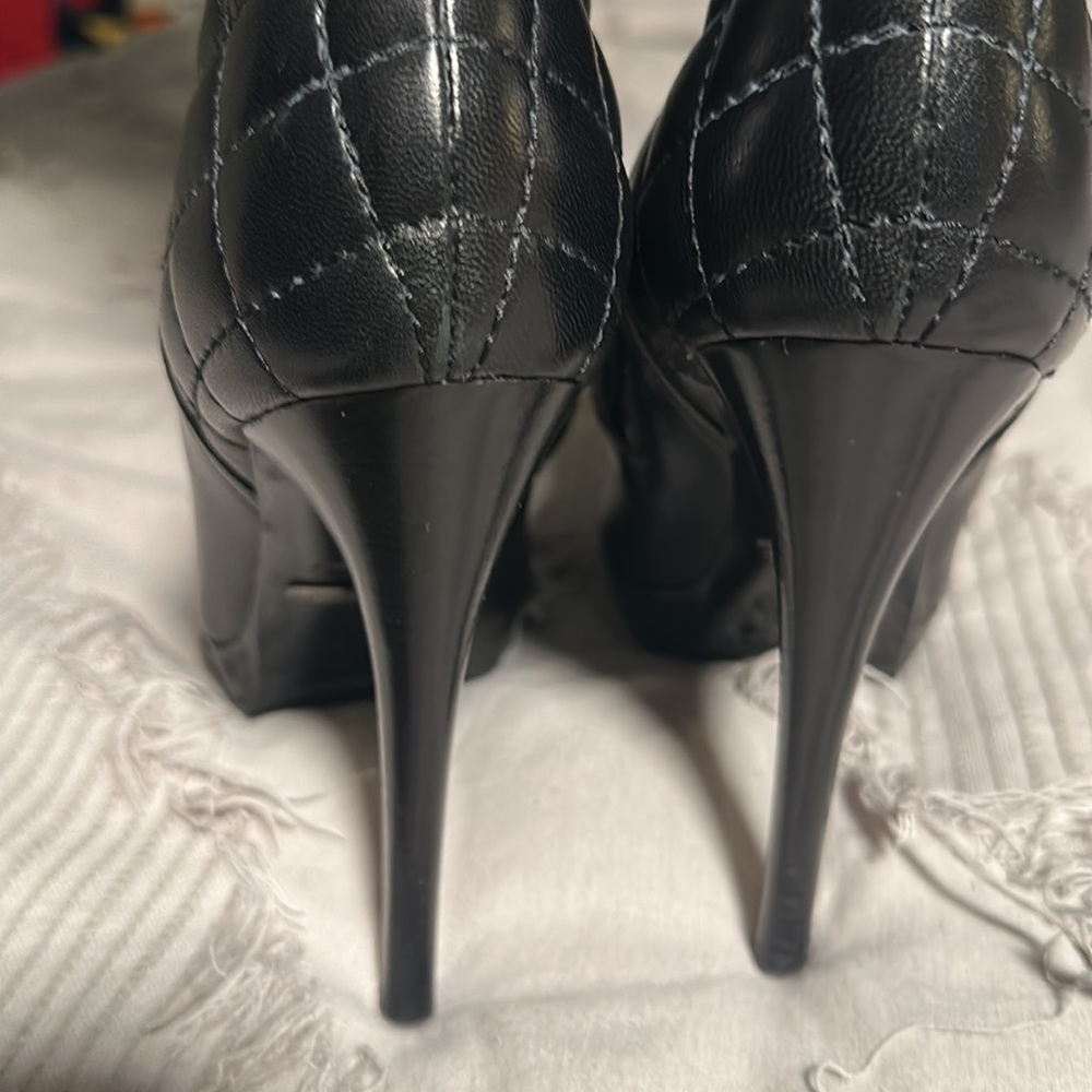 Burberry OTK black leather boots, 7 US, 37.5 EU. Worn 4 times, excellent cond. - Picture 7 of 14